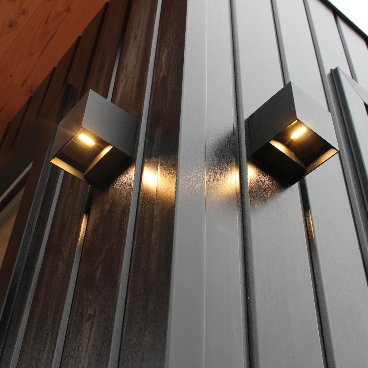 Reach up-and-downlighter Wandleuchte für Innen und Außen mit modernem Design aus Aluminium in der Farbe Schwarz